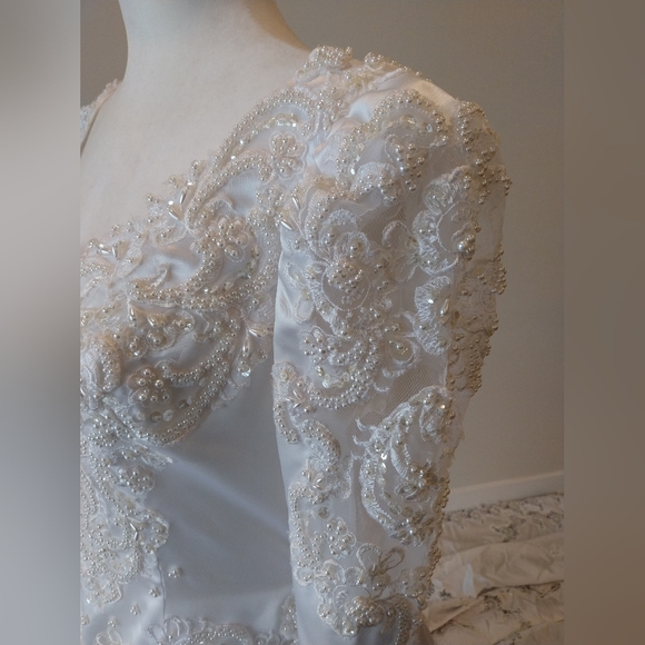 Alfredo Angelo Wedding Dress - Picture 9 of 15